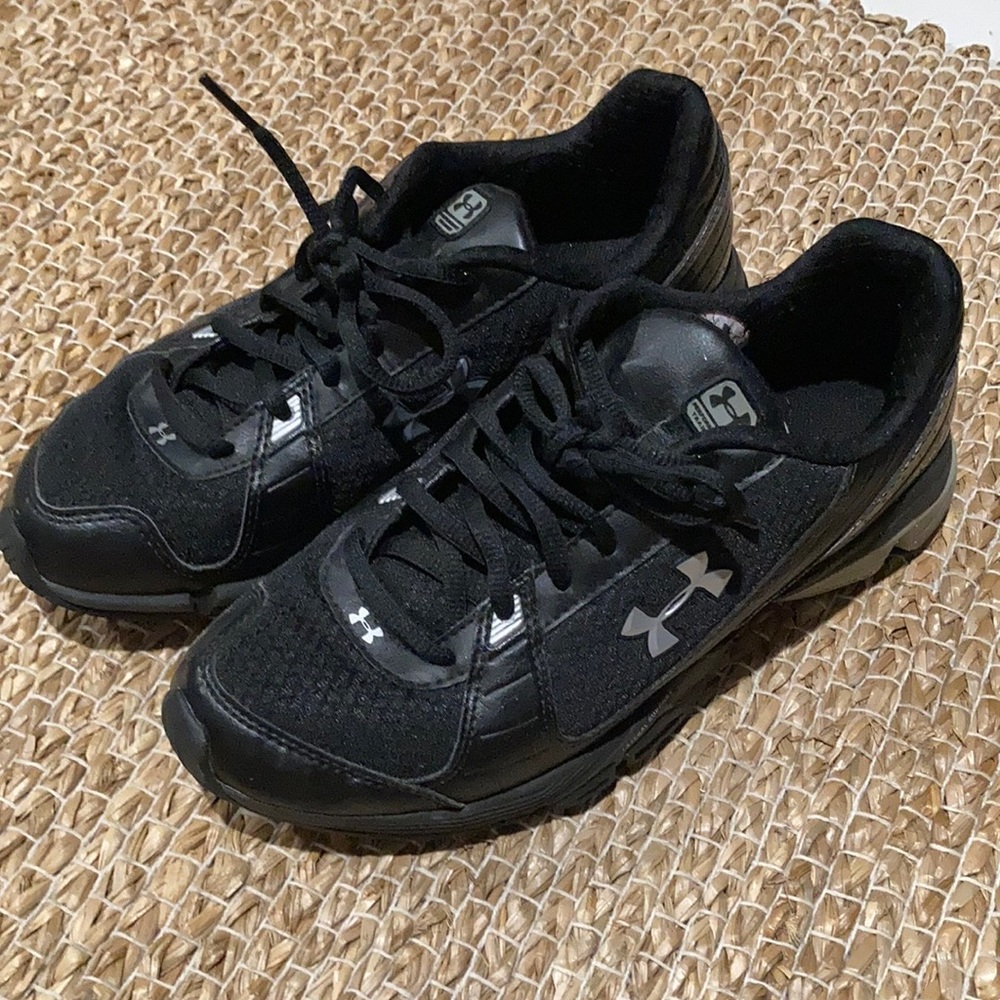 Black Tennis Shoes